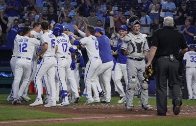 Royals complete wild comeback vs. White Sox on (another) walk-off