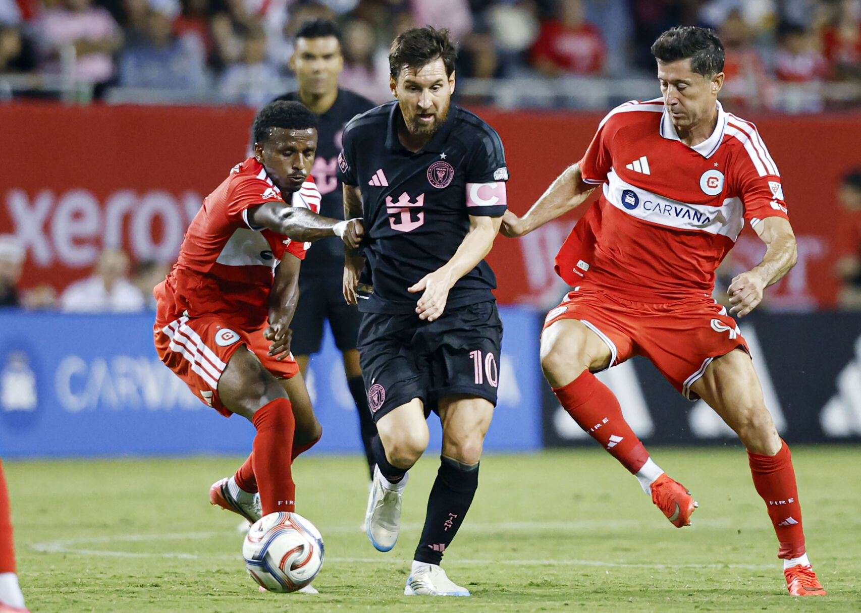 Record-breaking crowd at Soldier Field watching the Messi Lewandowski match recap