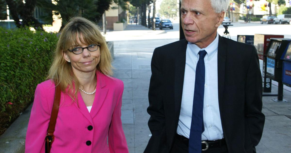 Actor Robert Blake and his attorney Nancy Lucas arrive for the wrongful-death lawsuit filed against him by the children of the his slain wife, Bonnie Lee Bakley, at the Burbank County Courthouse on Aug. 24, 2005, in Burbank, California.