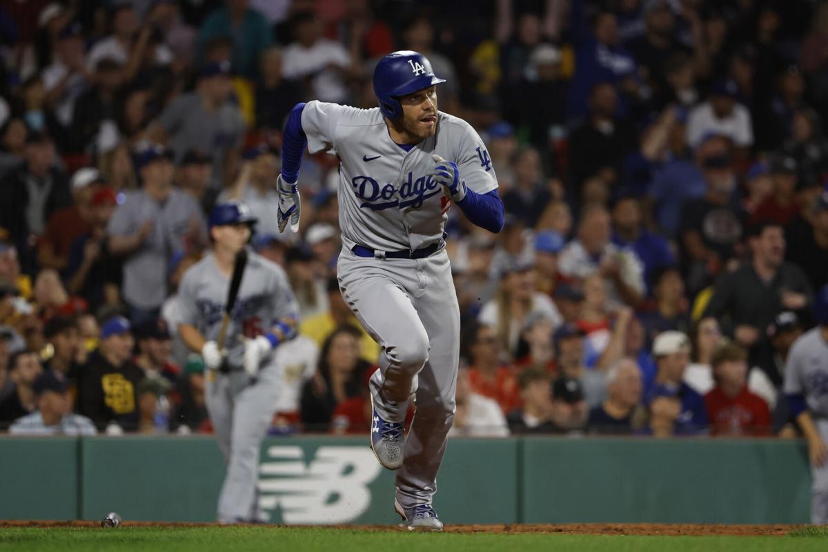 Freddie Freeman hits 1st home run for Dodgers in reunion win over