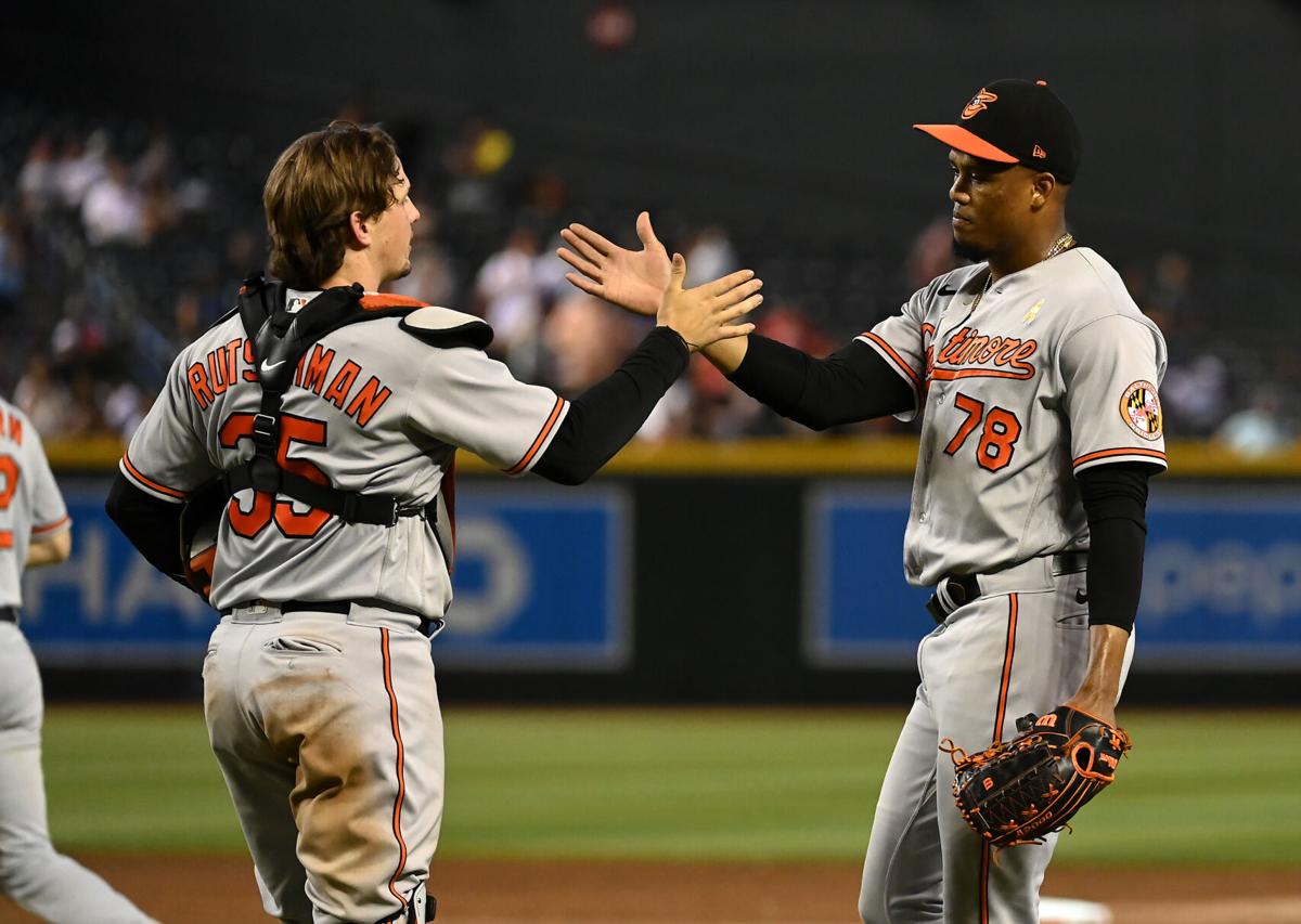 Giants rally for 8-5 win over Cards in 10 innings to complete 3