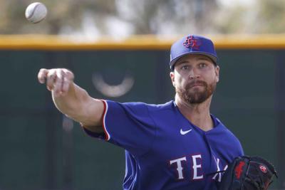 Jacob deGrom throws first bullpen pitches during Texas Rangers spring  training