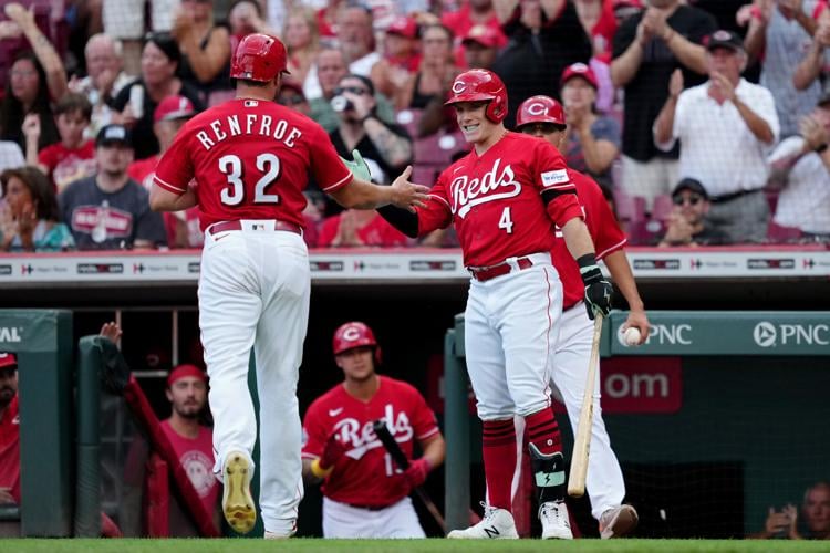 Mariners drop opener to Reds, fall back into tie atop AL West