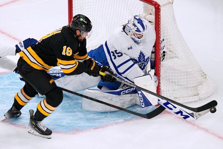 Pastrnak scores twice, hits 400-goal milestone as Bruins beat Maple Leafs 5-3