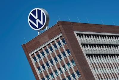Volkswagen sees sales slump in China, vows rebound this year