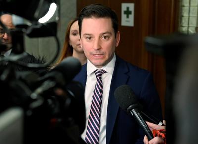 Unmarried parents would get "parental union" status under Quebec bill