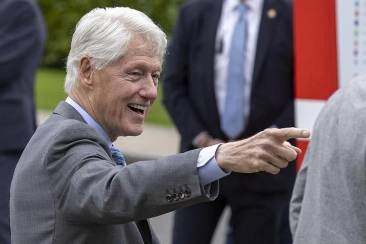 Clinton optimistic Northern Ireland govt will be revived