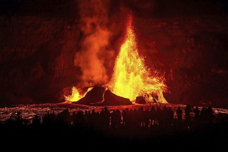 Hawaii volcano produces tall lava fountaining in latest episode of Kilauea eruption