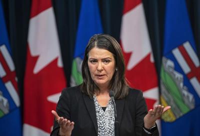 Alberta Premier Danielle Smith apologizes for past comments about invasion of Ukraine