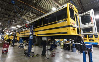 Companies bidding on Lion Electric get one-week extension