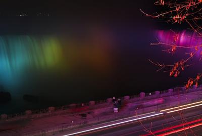 Niagara Falls lit up for Bibas family but online posts confuse details