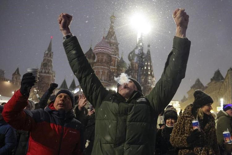 New Year's Eve sweeps across the globe, but wars cast a shadow on 2024