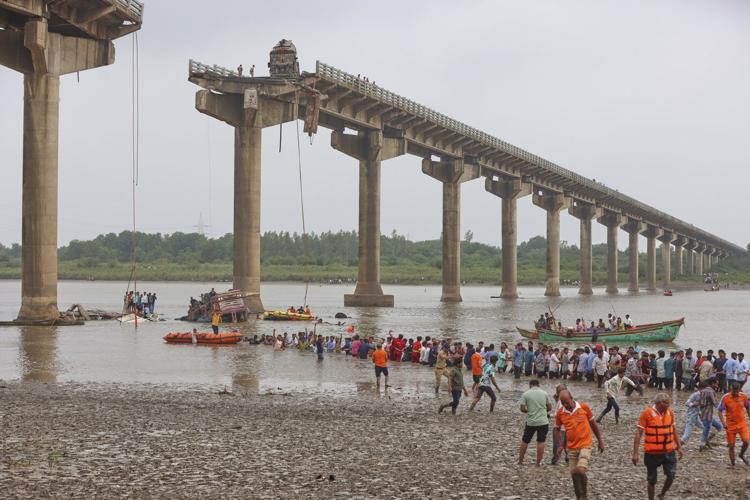 Bridge collapse kills 9 in India's Gujarat state