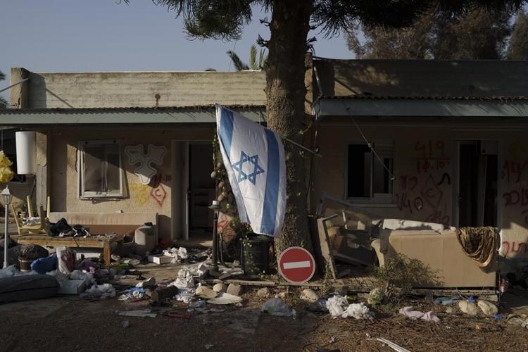 Medics and patients, including babies, stranded as battles rage around Gaza hospitals