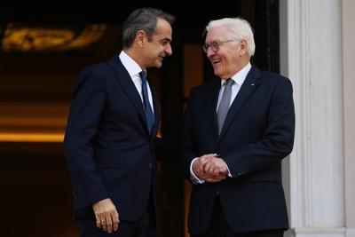 Greek leaders tell German president a WWII reparations claim is very much alive