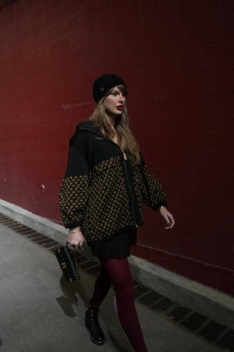 Taylor Swift arrives for AFC title game, hoping Travis Kelce and the Chiefs return to the Super Bowl