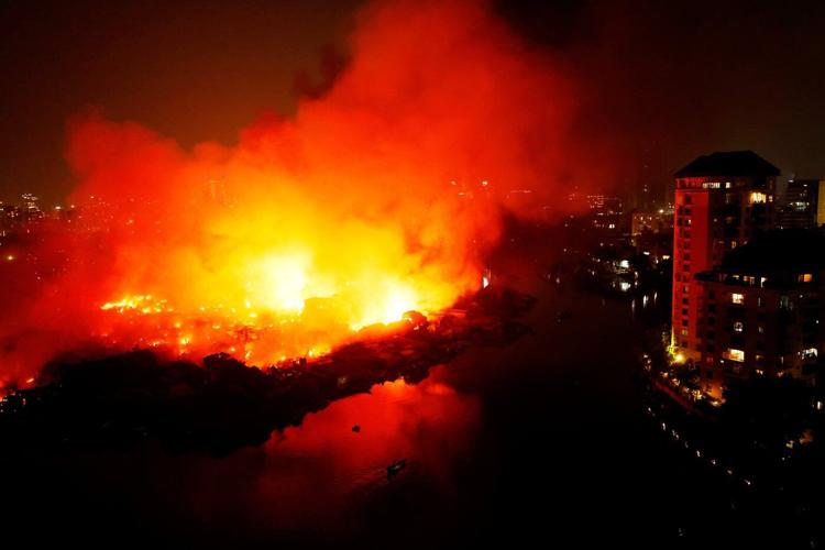 Thousands are left homeless by a fire in a Bangladesh slum