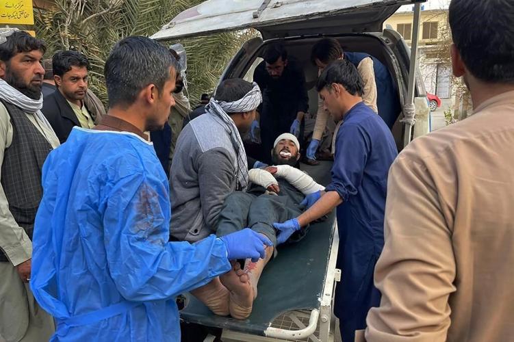 Pakistani army: Afghan forces shell border town, killing 6