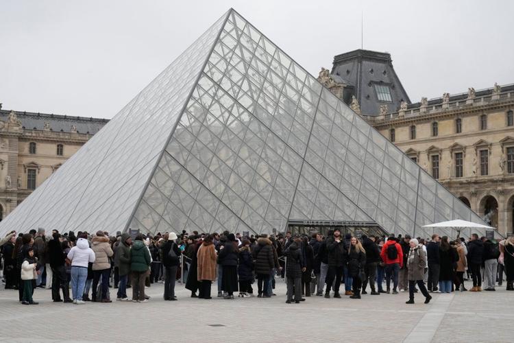 A new director is being appointed to lead the Louvre Museum after jewel heist, sources say