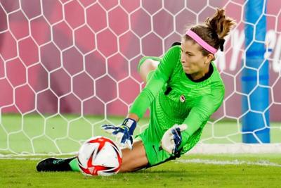 ɫtv goalkeeper Stephanie Labbe gets vulnerable in new documentary