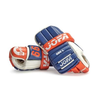 Gloves from Wayne Gretzky's last Stanley Cup run with Oilers up for auction