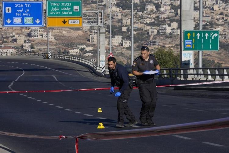 Twin blasts shake Jerusalem, killing 1 and wounding 14