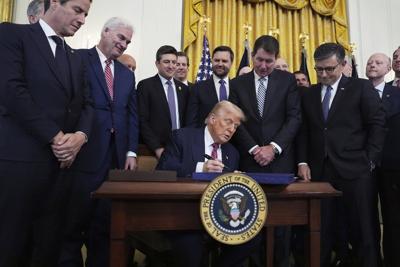 Donald Trump signe la nouvelle réglementation sur les cryptomonnaies stables