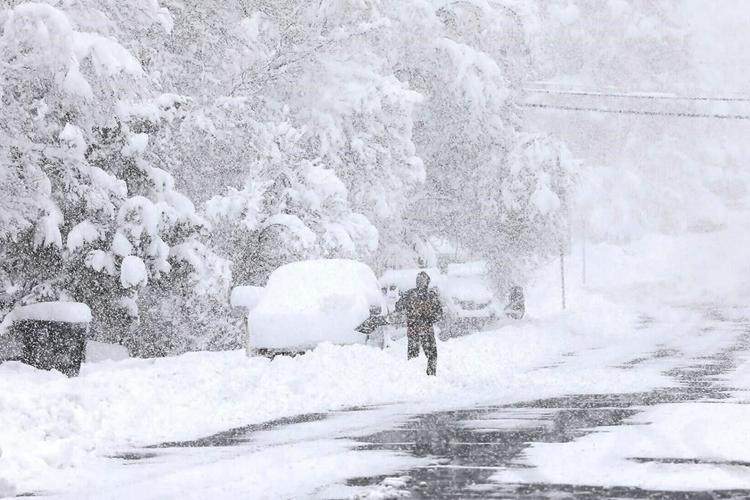 Storms dump heavy snowfall in northern Arizona after leaving California a muddy mess