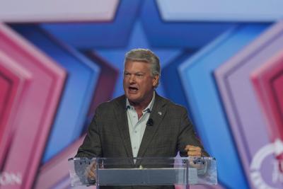 Ethics watchdog: Top aide to Georgia's Mike Collins improperly hired girlfriend as intern