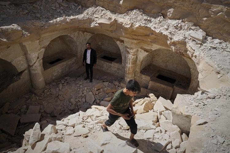 Contractor in Syria uncovers a surprise beneath the rubble: an ancient tomb complex