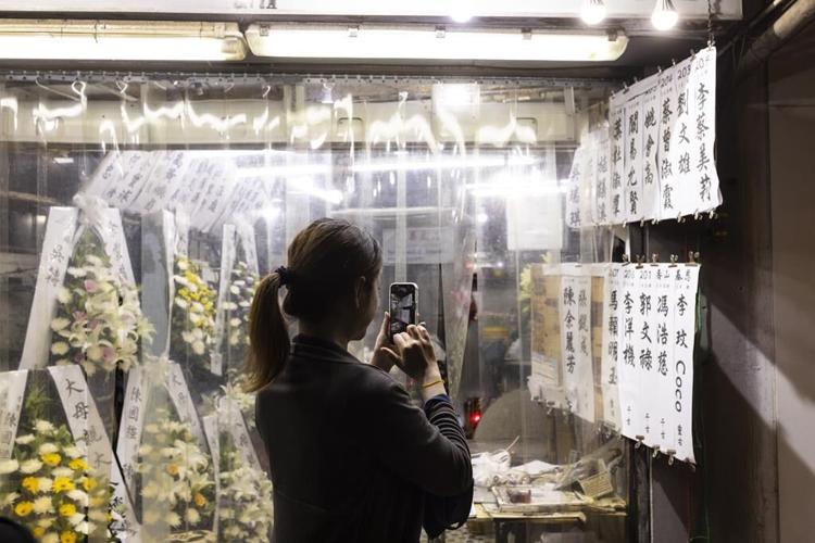 Fans pay tribute to Coco Lee, Hong Kong singer who had international success