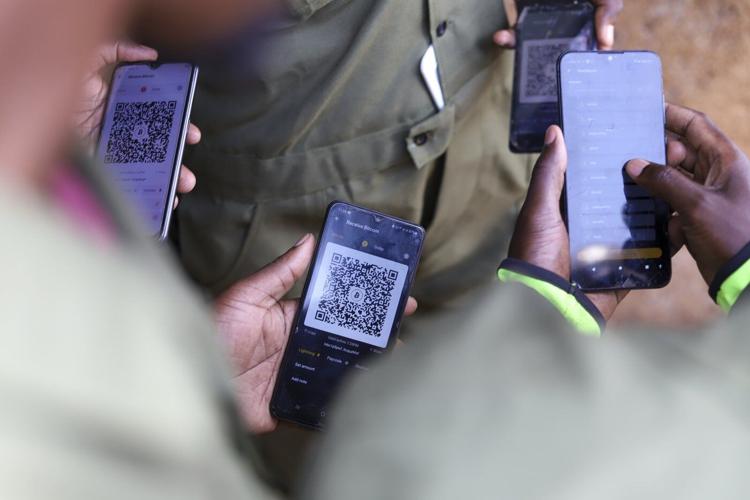 Bitcoin is introduced into Africa's largest slum, with risks and rewards
