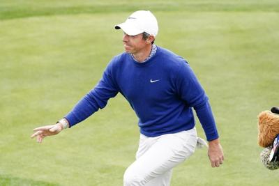 Scheffler holds WM Phoenix Open lead, Taylor 2 shots back