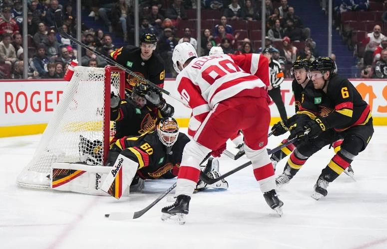 Larkin scores twice, Detroit Red Wings trounce struggling Canucks 6-1