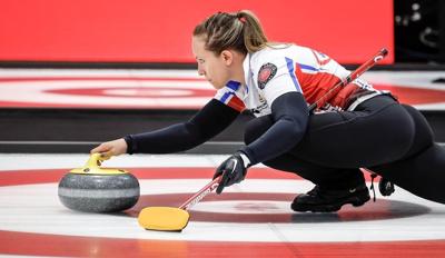 Brad Gushue edges Niklas Edin 5-4 to stay unbeaten in curling's ɫtv Open