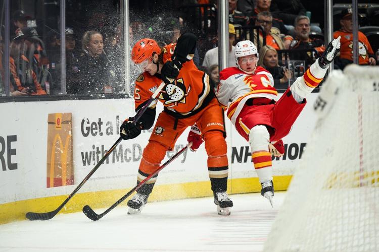 Strome scores against former team, Ducks' late-season skid extends to 5 games with 5-3 loss to Flames