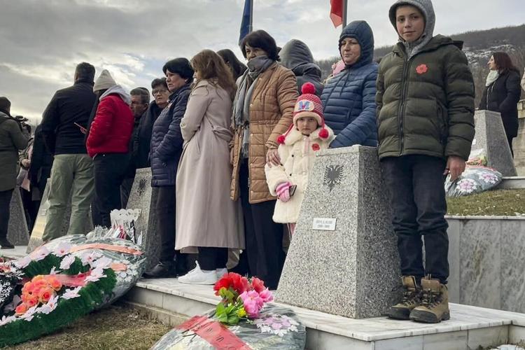 Kosovo remembers 45 people killed in 1999 and denounces Serbia for not apologizing
