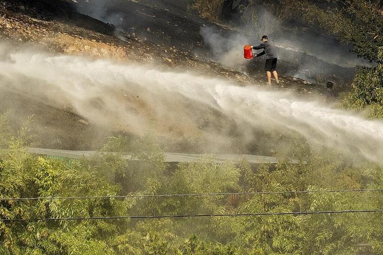 Hundreds ordered to evacuate from fast-moving Northern California fire, official says