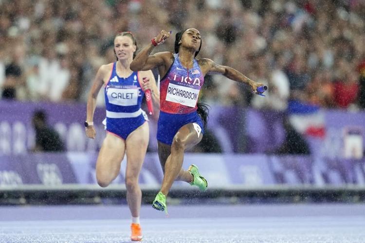 Sha’Carri Richardson rallies US women in Olympic 4x100 while men shut