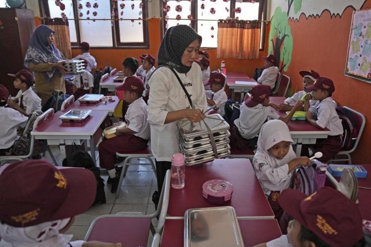 Indonesia launches free meals program to feed children and pregnant women to fight malnutrition