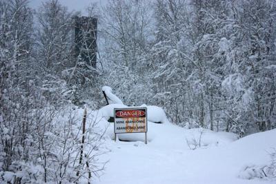 Les sites contaminés d'anciennes mines ou usines coûtent cher aux territoires