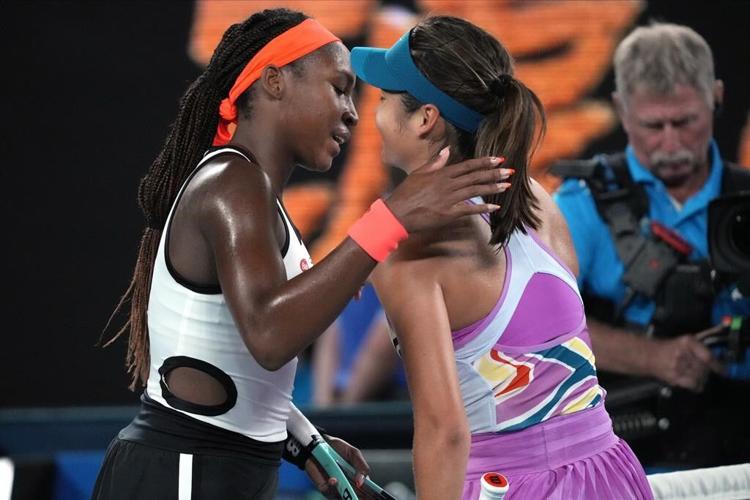 Hampered by bad hip, Rafael Nadal loses at Australian Open