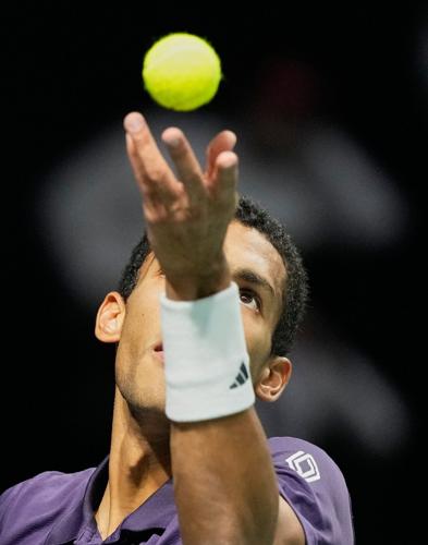 Canada's Auger-Aliassime rallies past Altmaier to reach Paris Masters quarterfinals