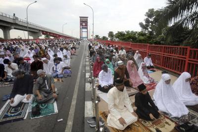 What is Ramadan and how do Muslims observe the Islamic holy month?