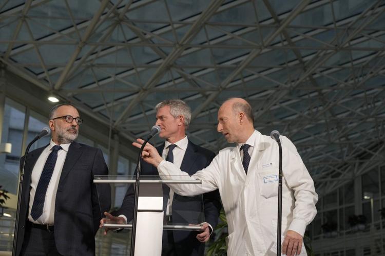 Pope making 1st public appearance before hospital discharge and return to Vatican for convalescence