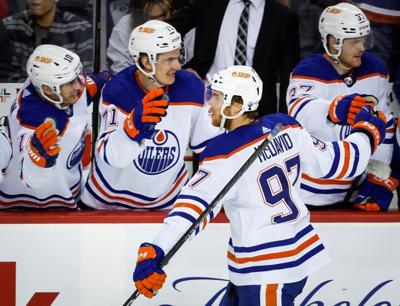 Oilers cash in on late power play to burn Flames 2-1