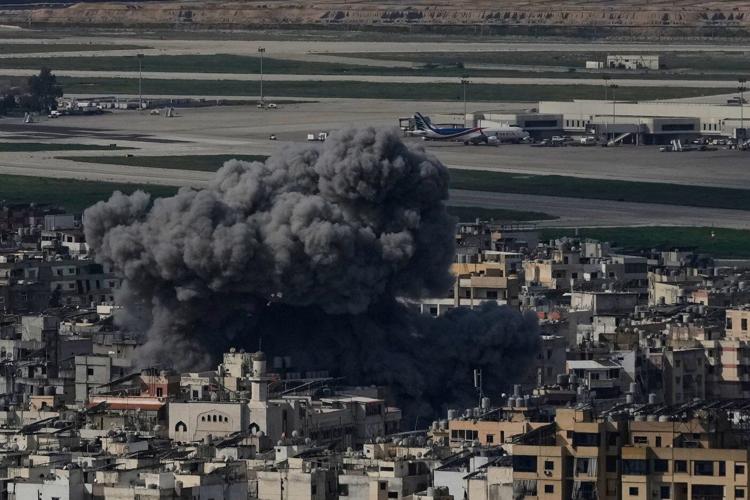 Iran launches new wave of attacks on Israeli and US bases while Israel begins new strikes in Lebanon
