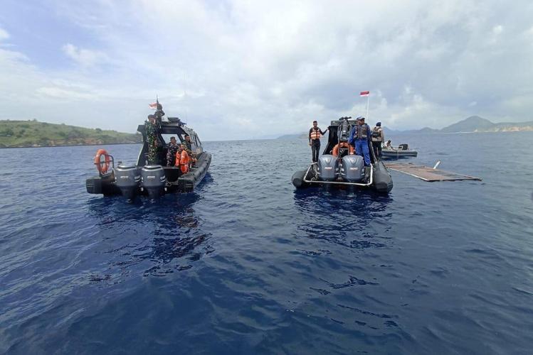 Indonesian rescuers search for Spanish family after boat sinks near Komodo Island