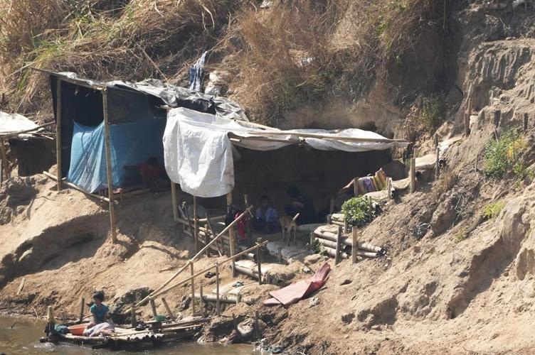 Ethnic guerrillas in Myanmar look set to seize an important town on the Thai border from military