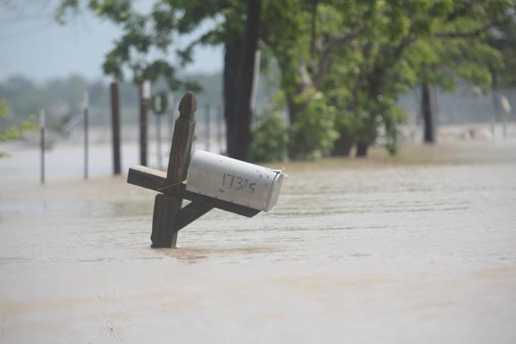 Powerful storms bring tornadoes to Oklahoma, large hail to Kansas. Forecasts warn more is to come